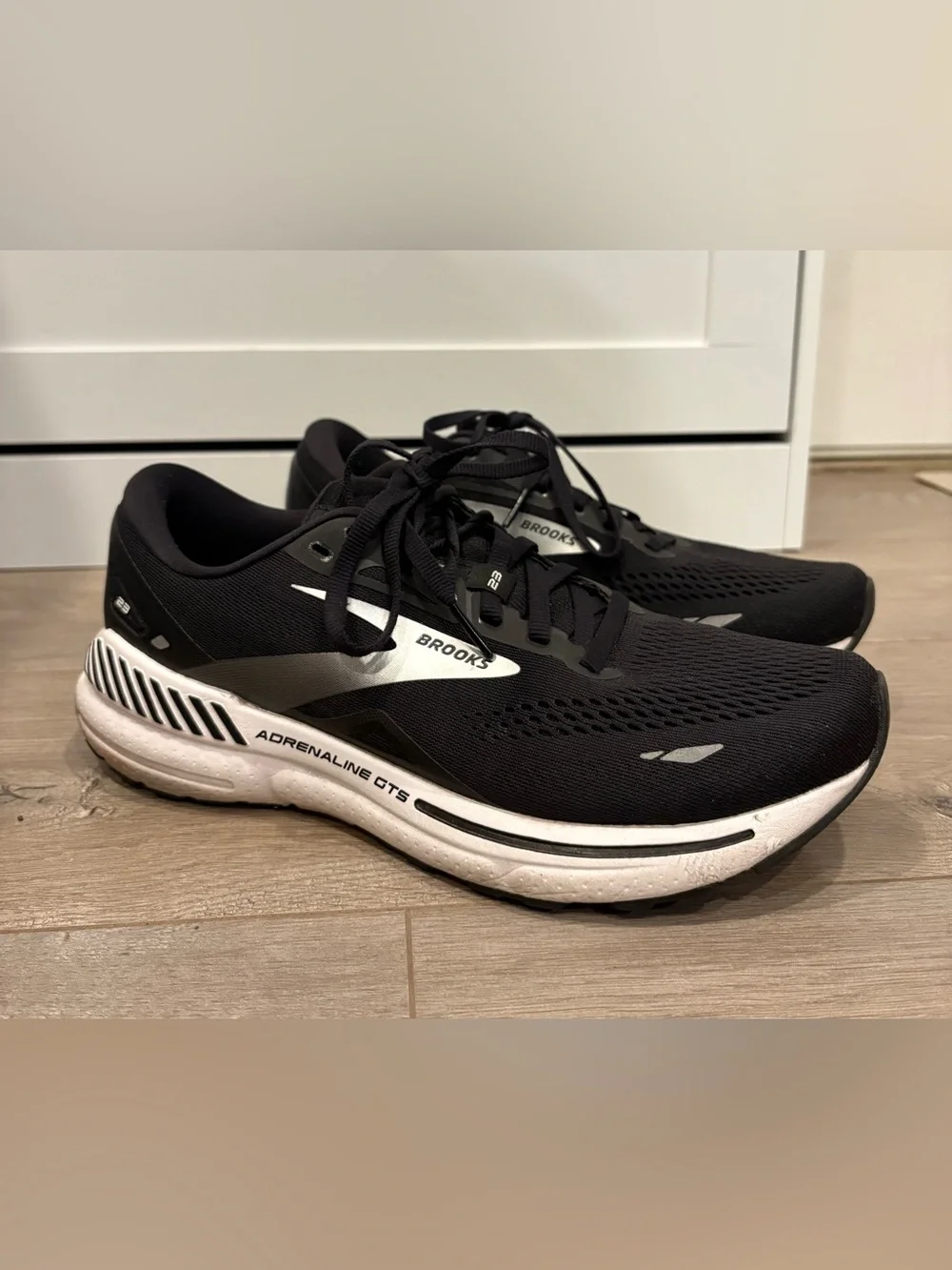 Brooks Adrenaline GTS 23 Womens Size 10B Black Athletic Running Shoes Sneakers